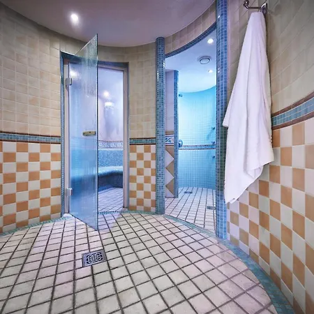 Vis A Vis Parkhotel 호텔