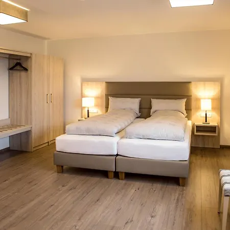 Rueters Parkhotel فندق 4*