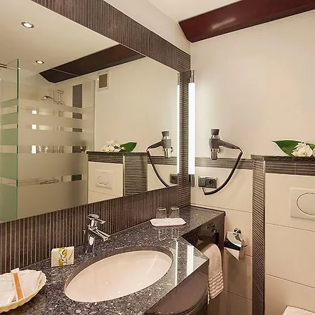 Vis A Vis Parkhotel Отель 4*