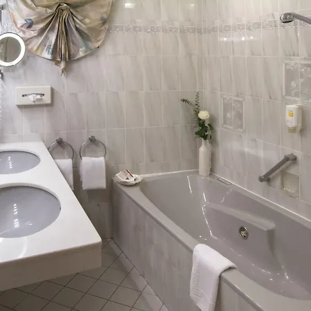Vis A Vis Parkhotel 4*
