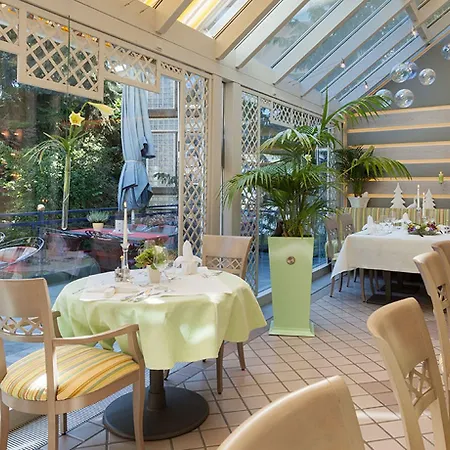 Vis A Vis Parkhotel Отель 4*