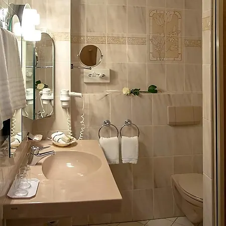 Vis A Vis Parkhotel Hotel